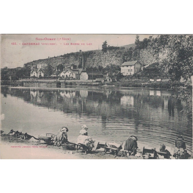 CAPDENAC - LES BORDS DU LOT - LES LAVANDIERES - CARTE DATEE DE 1921.