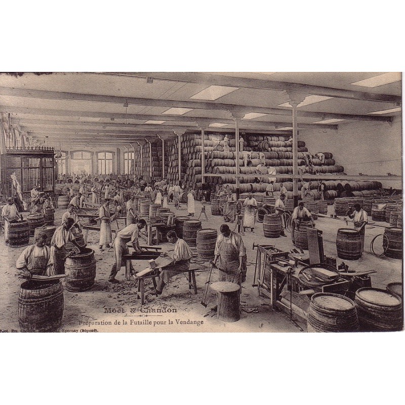 EPERNAY - MOET ET CHANDON - PREPARATION DE LA FUTAILLE POUR LES VENDANGE - CARTE DE 1913.