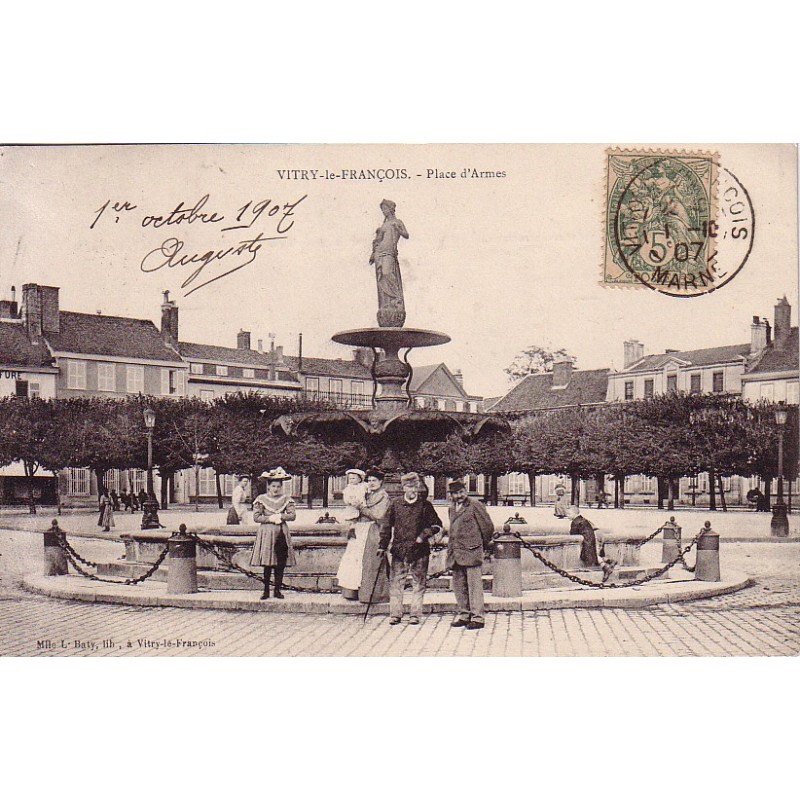 VITRY LE FRANCOIS  - PLACE D'ARMES - ANIMATION - CARTE DATEE DE 1907.