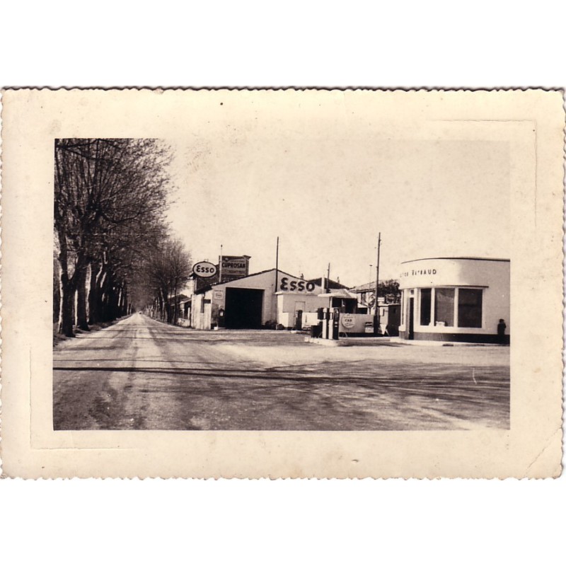 NOZIERES - LE CARREFOUR - STATION ESSENCE.