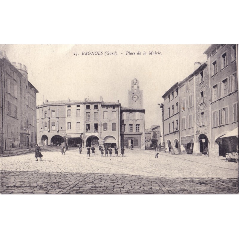 BAGNOLS SUR CEZE - PLACE DE LA MAIRIE.