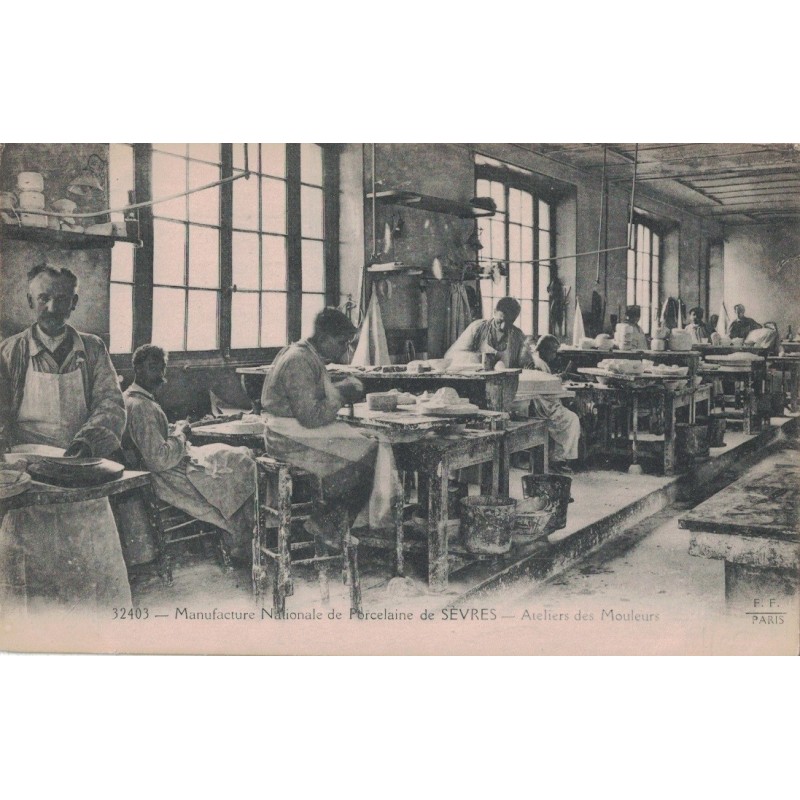 SEVRES - ATELIERS DES MOULEURS - MANUFACTURE NATIONALE DE PORCELAINE.