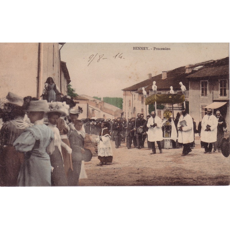 BENNEY - PROCESSION - BELLE ANIMATION - CARTE DATEE DE 1914.