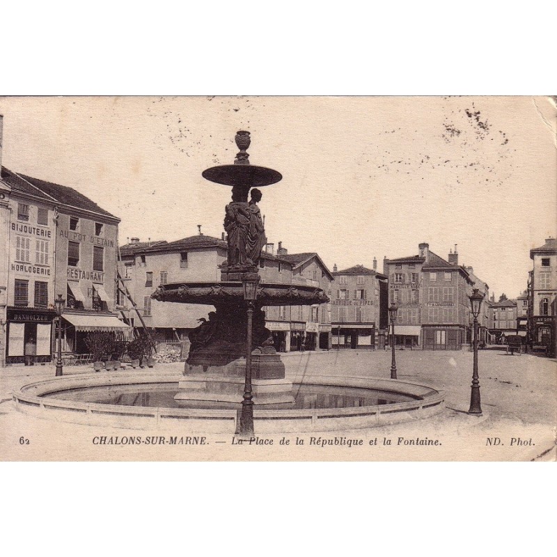 CHALONS SUR MARNE - LA PLACE DE LA REPUBLIQUE ET LA FONTAINE - CARTE DE 1916.