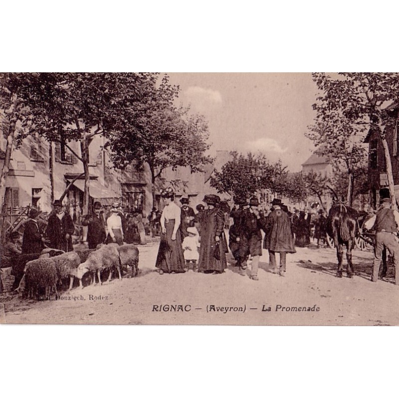 AVEYRON - RIGNAC - LA PROMENADE - SUPERBE ANIMATION DE MARCHE AUX BESTIAUX.  .