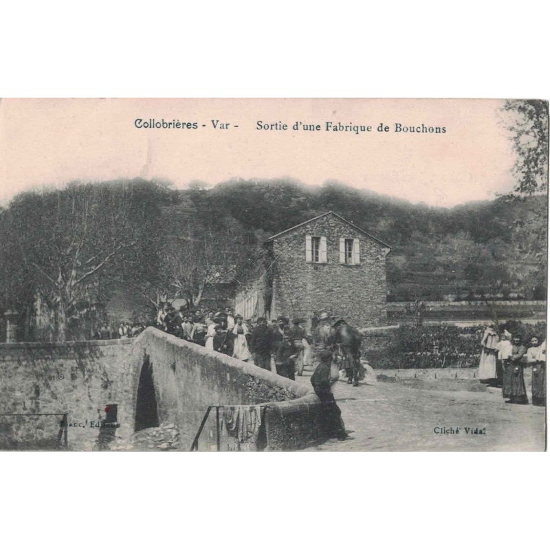 COLLOBRIERES - SORTIE DE LA FABRIQUE DE BOUCHONS.