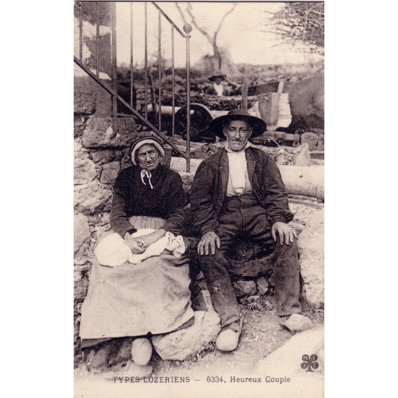 LOZERE - TYPES LOZERIENS - HEUREUX COUPLE.