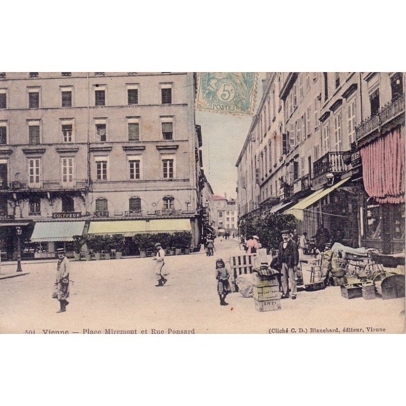 VIENNE - PLACE MIREMONT ET RUE PONSARD - ANIMATION PREMIER PLAN - COLORISEE  - AVEC TEXTE.