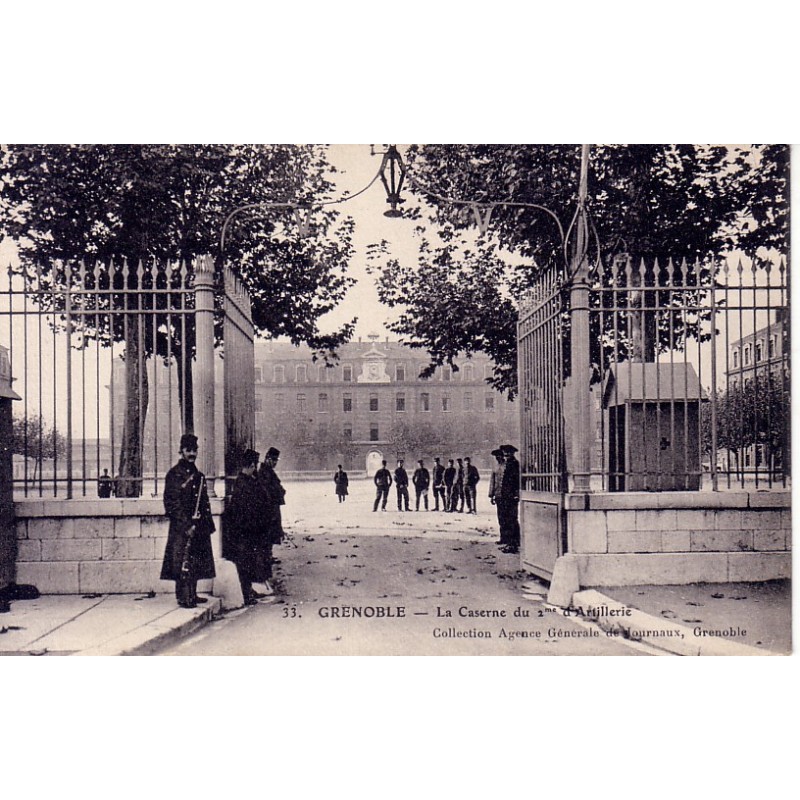 GRENOBLE - LA CASERNE DU 2me D'ARTILLERIE - CARTE DATEE DE 1918.
