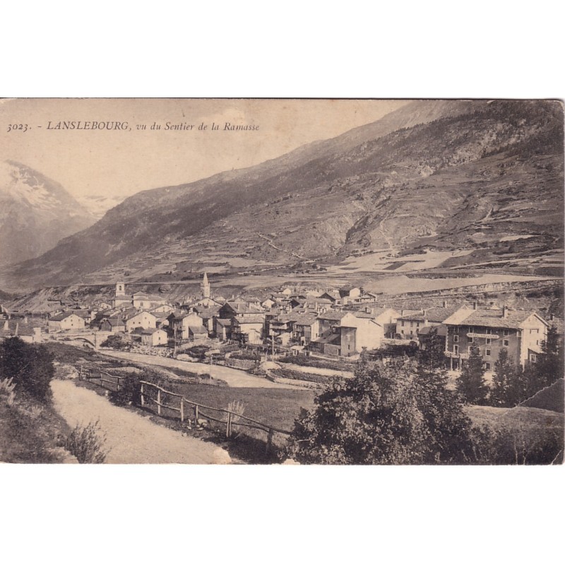 LANSLEBOURG - VUE DU SENTIER DE LA RAMASSE.