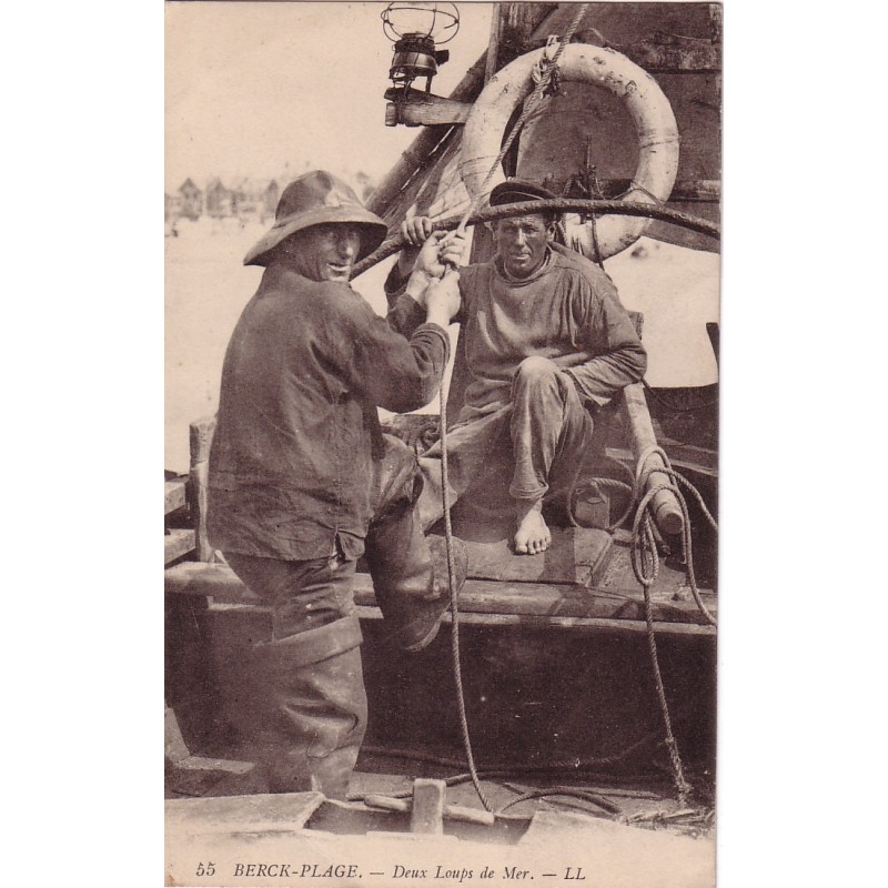 BERCK-PLAGE - PECHEURS - DEUX LOUPS DE MER.