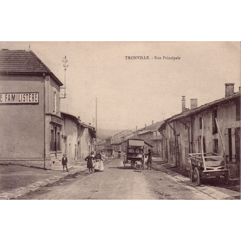 TRONVILLE - RUE PRINCIPALE - BELLE ANIMATION.