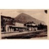 VEYNES - LA GARE ET CHAPEURUS - CARTE POSTALE NEUVE.