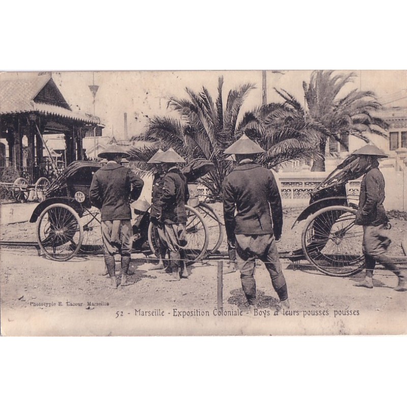 MARSEILLE - EXPOSITION COLONIALE - BOYS ET LEURS POUSSES-POUSSES.