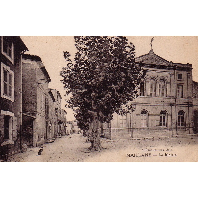 MAILLANE - LA MAIRIE.