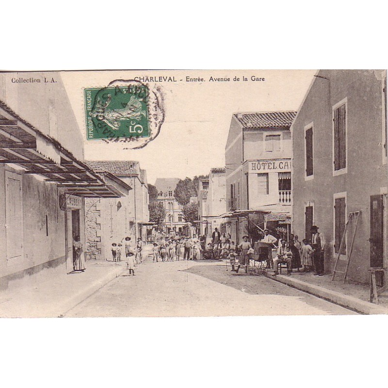 CHARLEVAL - ENTREE - AVENUE DE LA GARE.