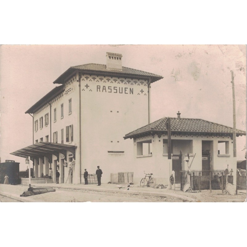 RASSUEN - LA GARE - CARTE PHOTO - RARE.