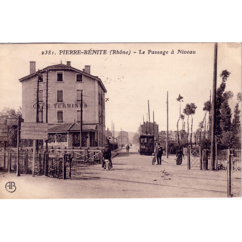 PIERRE BENITE - LE PASSAGE A NIVEAU