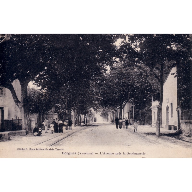 SORGUES - L'AVENUE PRES LA GENDARMERIE