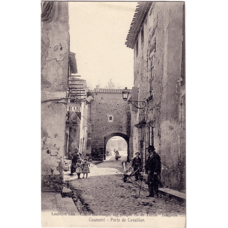 CAUMONT SUR DURANCE - PORTE DE CAVAILLON - ANIMATION.