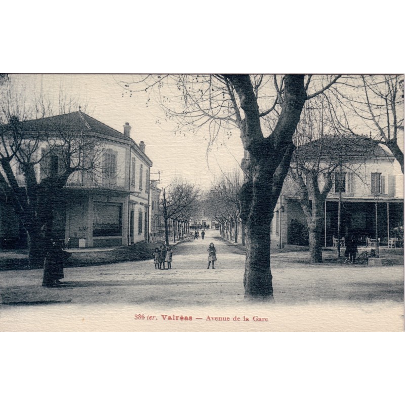 VALREAS - AVENUE DE LA GARE.