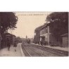 MONDRAGON - LA GARE - VERSO CACHET MILITAIRE DEPOT DU 99 REGIMENT D'INFANTERIE - CARTE DATEE DE 1915.