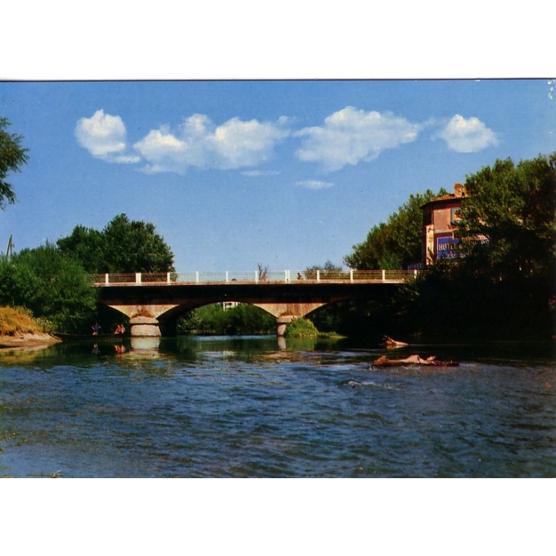 SORGUES - PONT SUR L'OUVEZE - ROUTE DE CHATEAUNEUF DU PAPE - CARTE NEUVE.