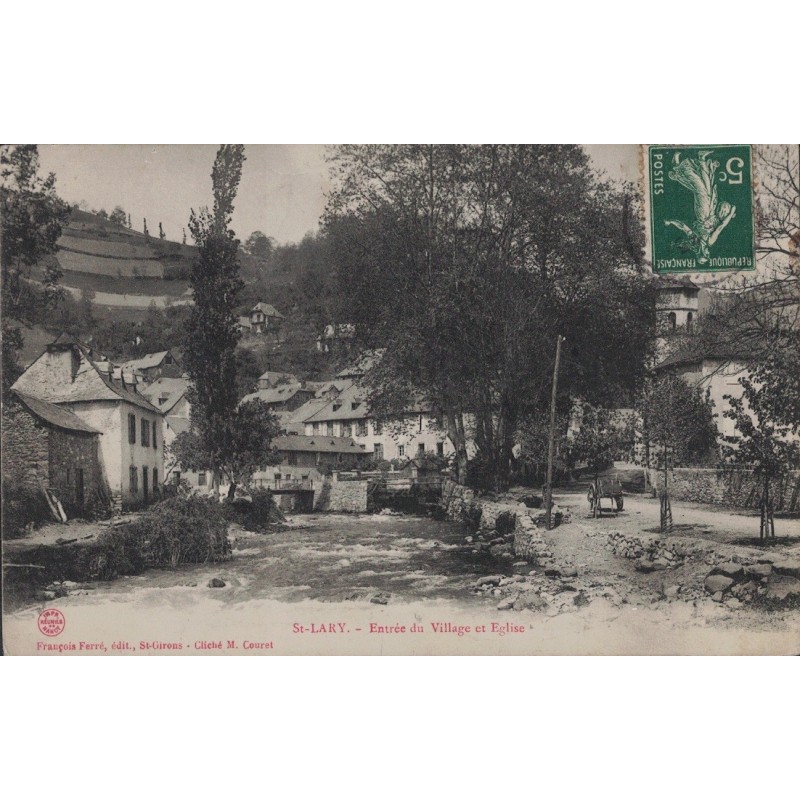 SAINT LARY - ENTREE DU VILLAGE ET EGLISE - CARTE DATEE DE 1907.