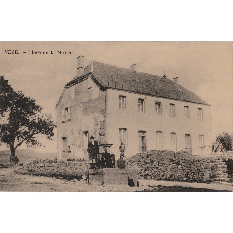 VEZE - PLACE DE LA MAIRIE - CARTE POSTALE NEUVE.