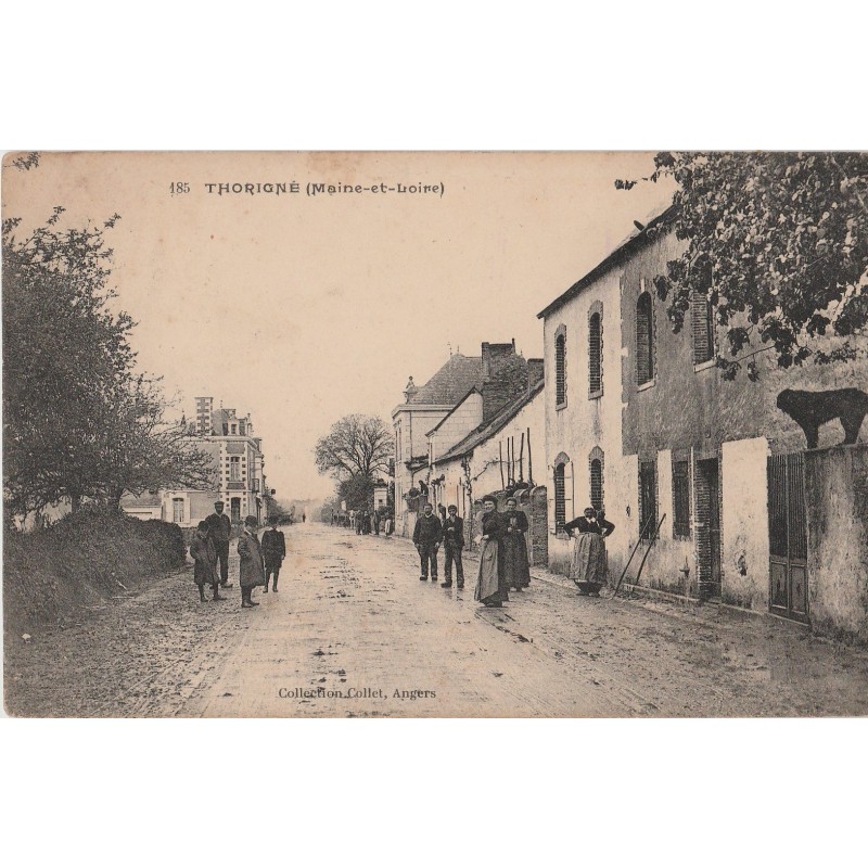 THORIGNIE - RUE PRINCIPALE - ANIMATION - CARTE DATEE DE 1915 - FROISSURE.