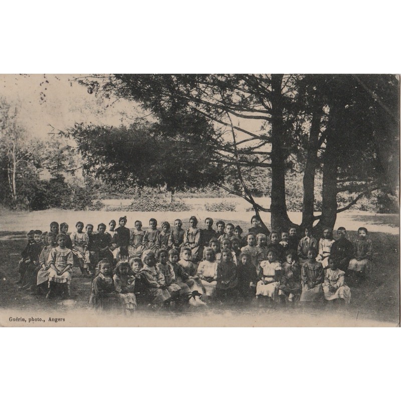 ANGERS - GROUPE D'ENFANTS DANS UN PARC - A SITUER - PATRONAGE - CARTE DATEE DE 1909.