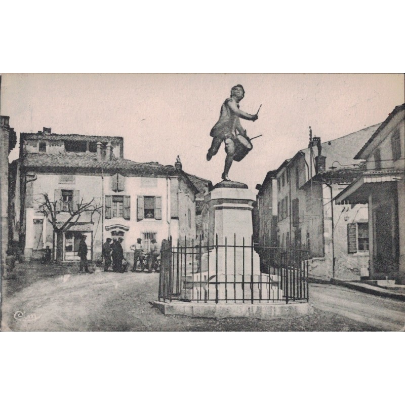 CADENET - STATUE DU TAMBOUR D'ARCOLE - CARTE NEUVE - LA PLACE AVEC LE COIFFEUR - ANIMATION - PAS COURANTE.