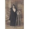 ARLES - ARLESIENNE - CARTE PHOTO - SIGNATURE IMPRIMEE DE FREDERIC MISTRAL -  CARTE DATEE DE 1913.