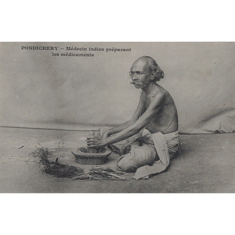INDE - PONDICHERY - MEDECIN INDIEN PREPARANT LES MEDICAMENTS - CARTE NEUVE DES MESSAGERIES MARITIMES.