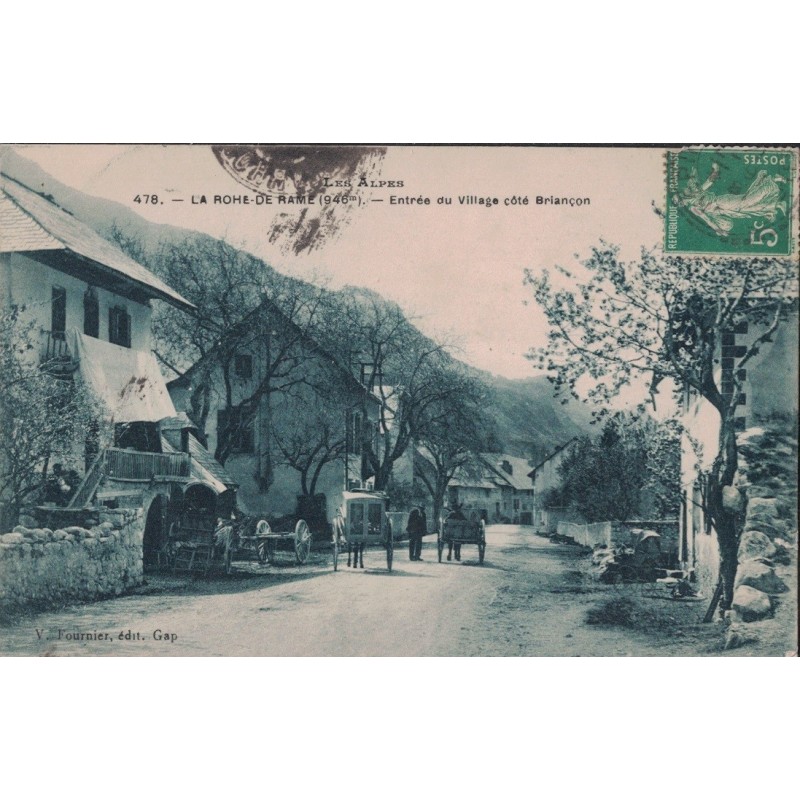 LA ROCHE DE RAME - ENTREE DU VILLAGE COTE BRIANCON - ATTELAGE ET CHARETTES - ANIMATION - CARTE DATEE DE 1914.