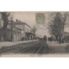 MANOSQUE - LA GARE - LOCOMOTIVE ET ANIMATION - CARTE POSTALE DATEE DE 1906.