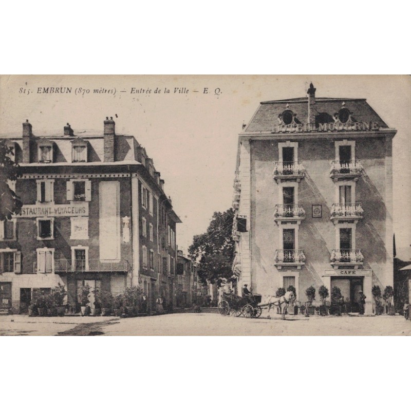 EMBRUN - ENTREE DE VILLE - HOTEL DE VOYAGEUR ET HOTEL MODERNE -CARTE DATEE DE 1919.