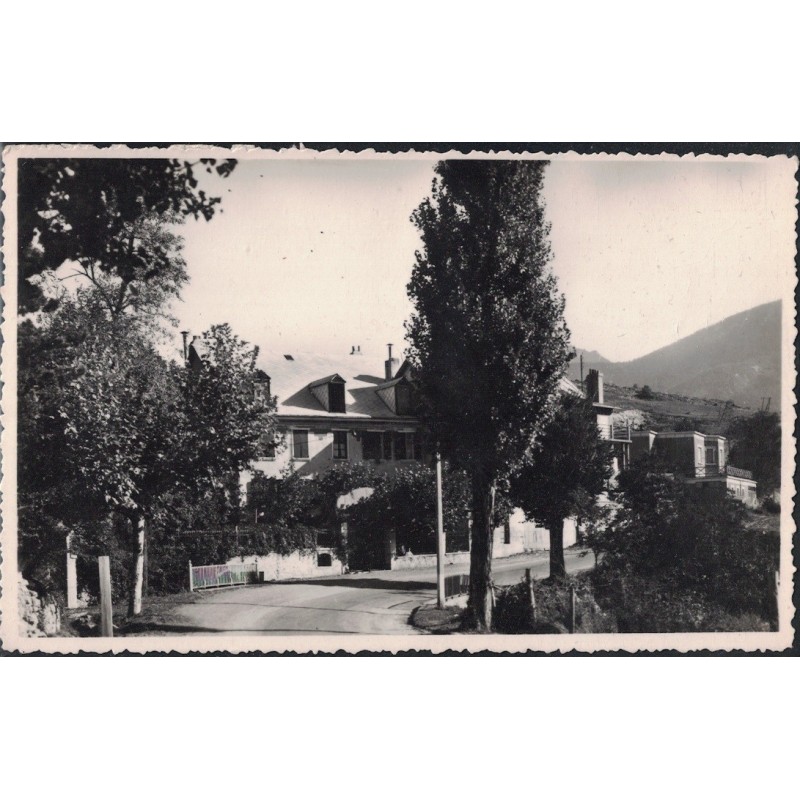 EMBRUN - AVENUE ET HOTEL PONFRACHE - CARTE POSTALE NEUVE.