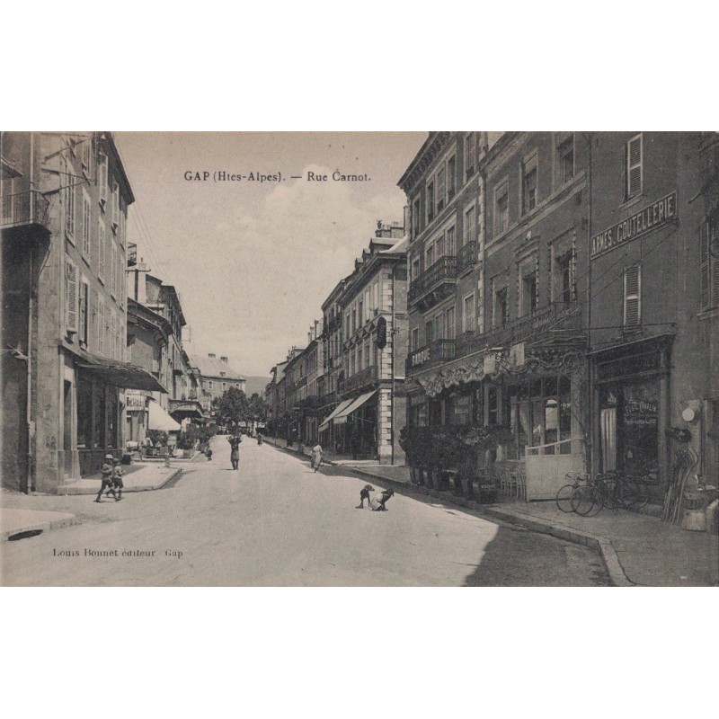 GAP - RUE CARNOT - MAGASIN ARME ET COUTELLERIE - BAR ET BANQUE - PETITE ANIMATION - CARTE POSTALE NEUVE.