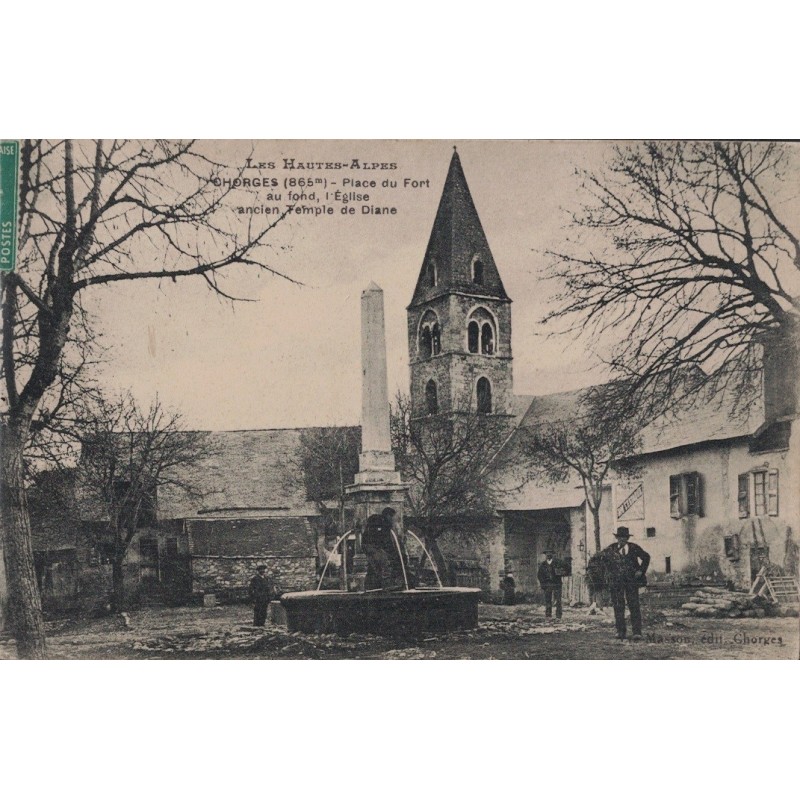 CHORGES - PLACE DU FORT - AU FOND L'EGLISE ANCIEN TEMPLE DE DIANE - ANIMATION  - CARTE DATEE DE 1911.