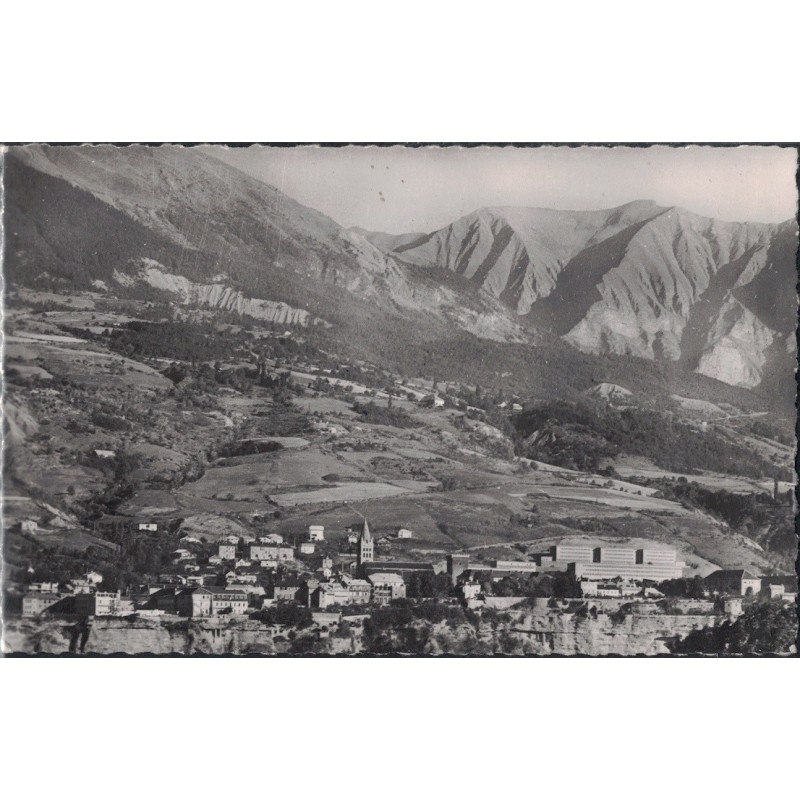 EMBRUN - VUE GENERALE - CARTE POSTALE NEUVE.