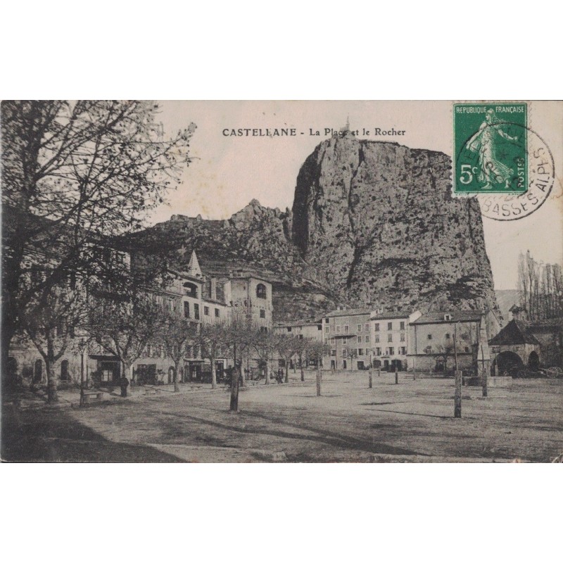 CASTELLANE - LA PLACE DU ROCHER - CARTE DATEE DE 1912.
