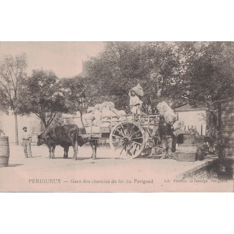 PERIGUEUX - GARE DES CHEMINS DE FER DU PERIGORD - ATTELAGE DE BOEUFS -ANIMATION - CARTE DATEE DE 1905.