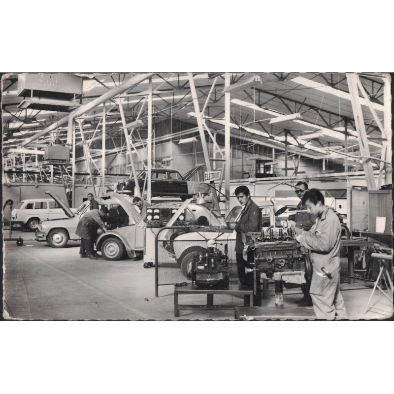 AVIGNON - CITE TECHNIQUE - MECANIQUE AUTOMOBILE - PROFESSEURS ET ELEVES -CARTE POSTALE NEUVE.