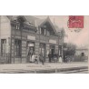 GLOS-MONTFORT - LE BUFFET DE LA GARE - ANIMATION - CARTE DATEE DE 1907 .