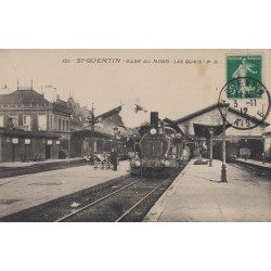 ST QUENTIN - GARE DU NORD - LES QUAIS - LOCOMOTIVE - CARTE DATEE DE 1912.