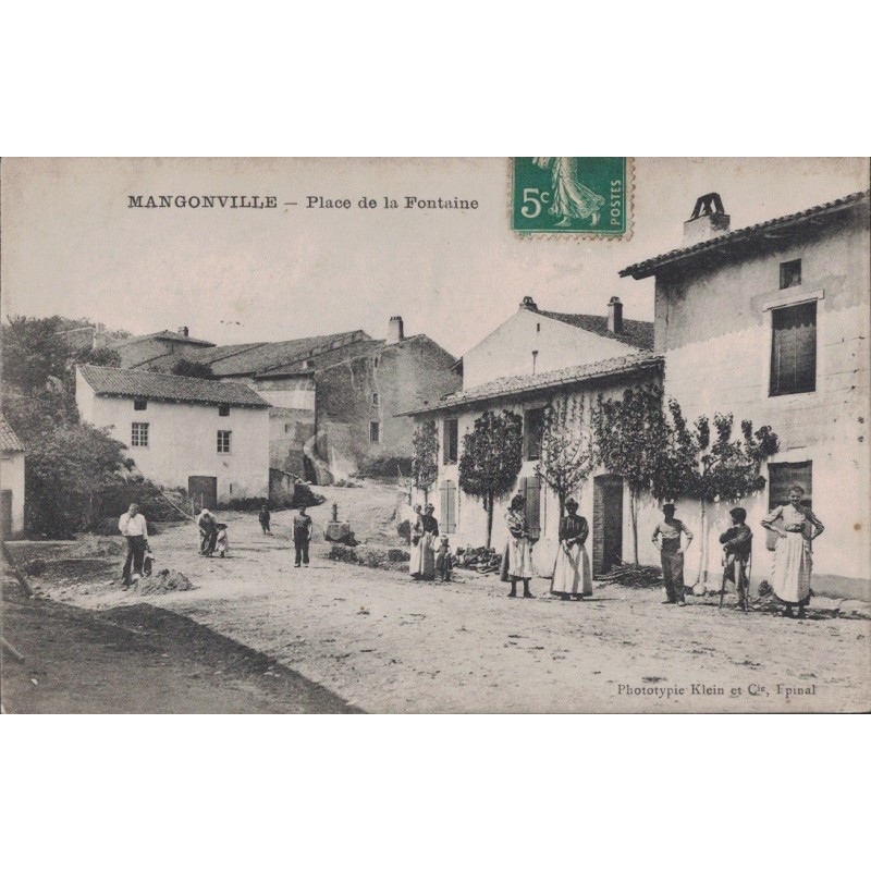 MANGONVILLE - PLACE DE LA FONTAINE - ANIMATION - CARTE DATEE DE 1911 - PEU CONNUE.