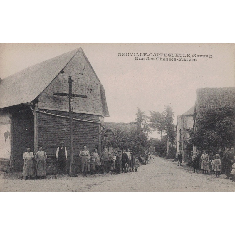 NEUVILLE-COPPEGUEULE - RUE DES CHASSES-MAREES - BELLE ANIMATION - CARTE NON CIRCULEE.