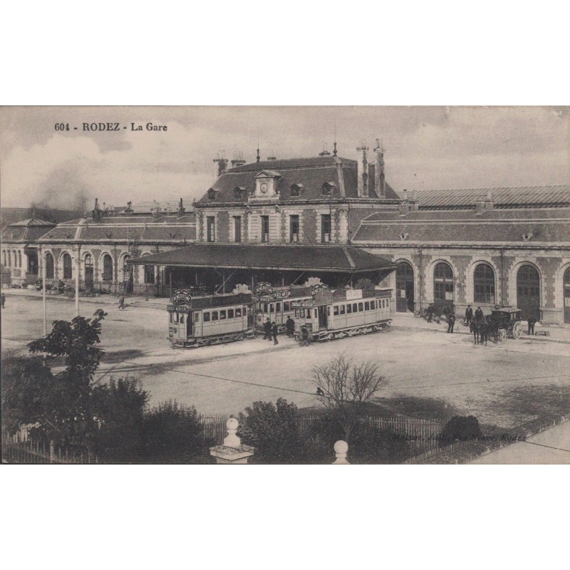 RODEZ - LA GARE - TRAMWAYS - CARTE DATEE DE 1915.