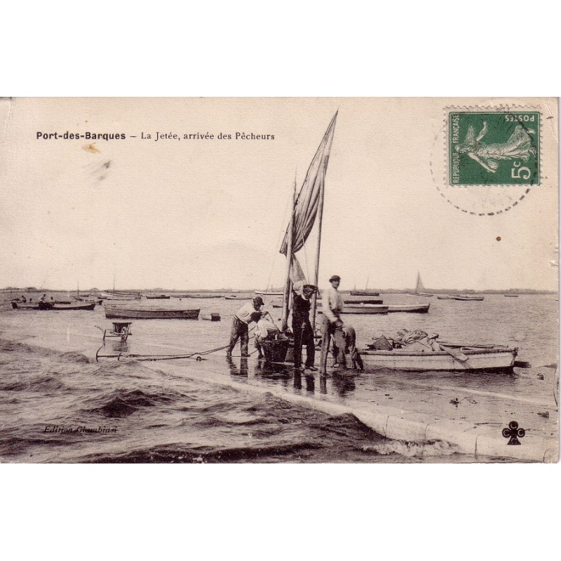 PORT DES BARQUES - LA JETEE - ARRIVEE DES PECHEURS - CARTE DATEE DE 1914.